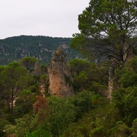 Photo de France - Le Cirque de Mourèze et le Lac du Salagou